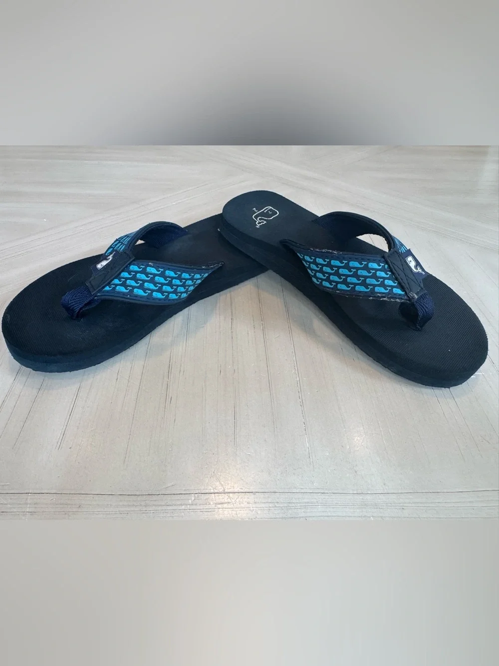Vineyard Vines Boys’ Whale Flip Flops Sandals Blue Black - Size 2